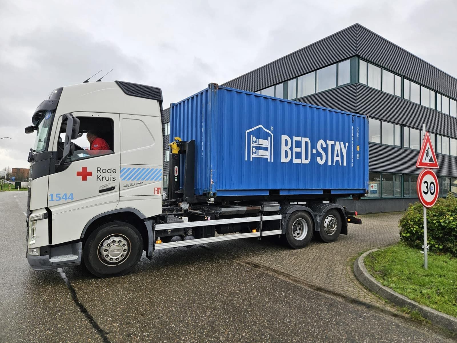 Rode Kruis bed-stay transport container