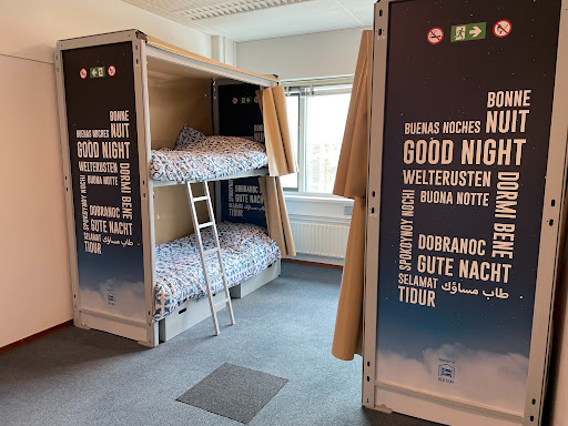 <p><strong style="background-color: rgb(255, 255, 255); font-size: 14px; color: rgb(55, 65, 81);">Philips Location Hilversum ★★★★☆</strong></p>